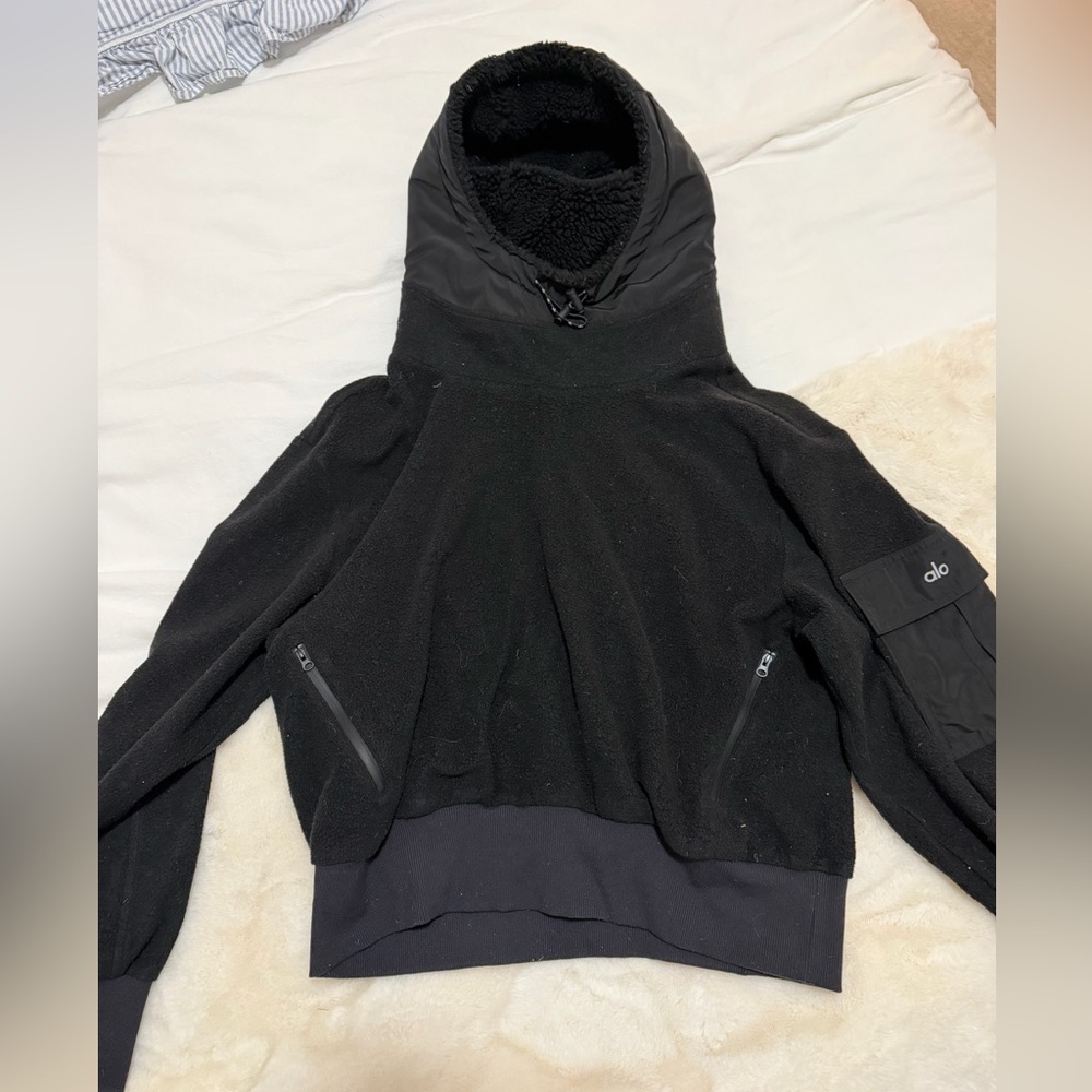 alo yoga fleece sweatshirt